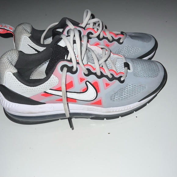 Nike - Picture 3 of 3